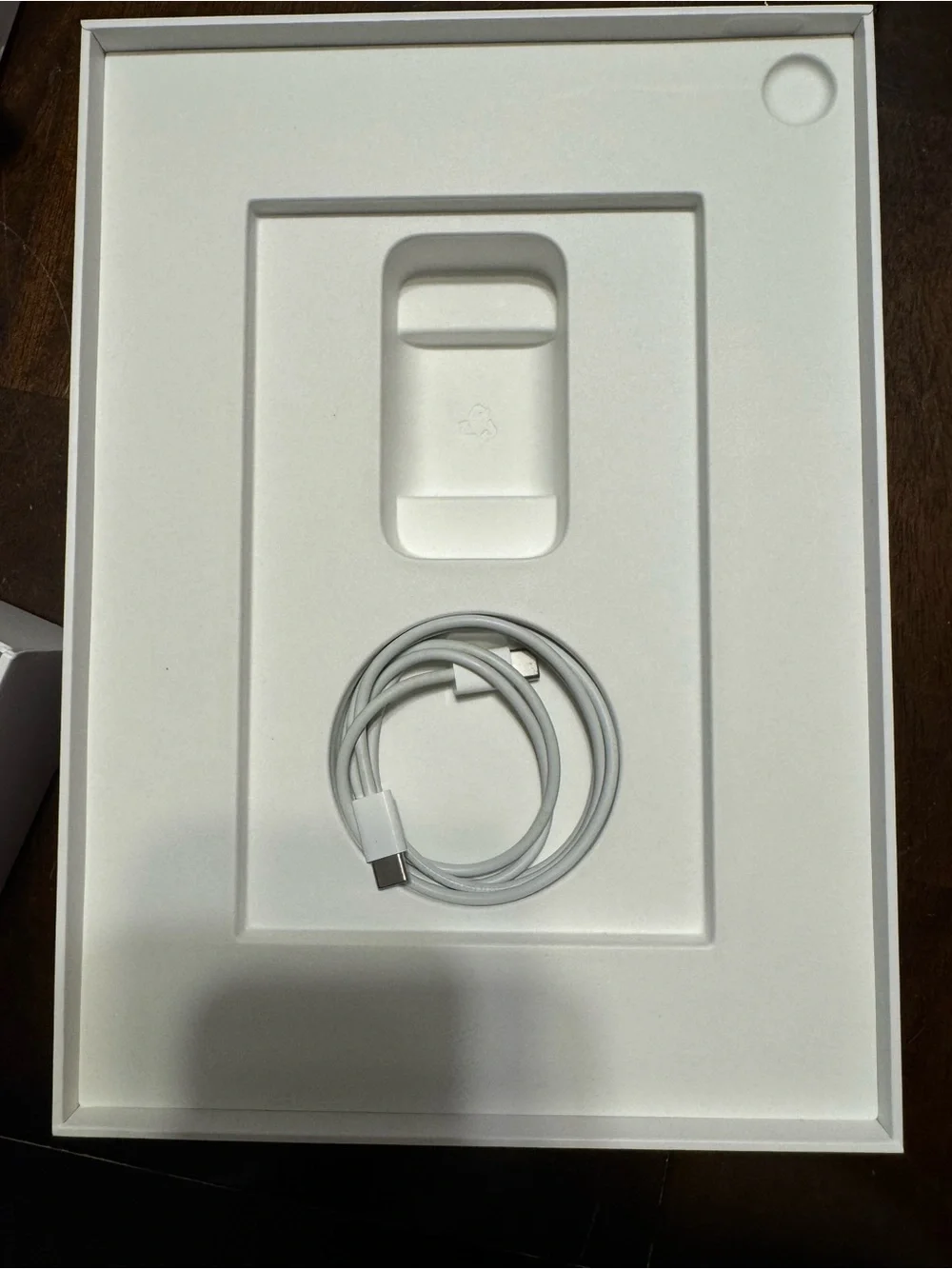 Apple iPad Air w/ Magic Keyboard (BUNDLE)